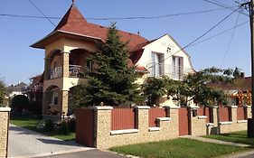 Villa Mónika